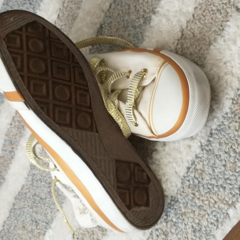 Shoes - Picture 3 of 10